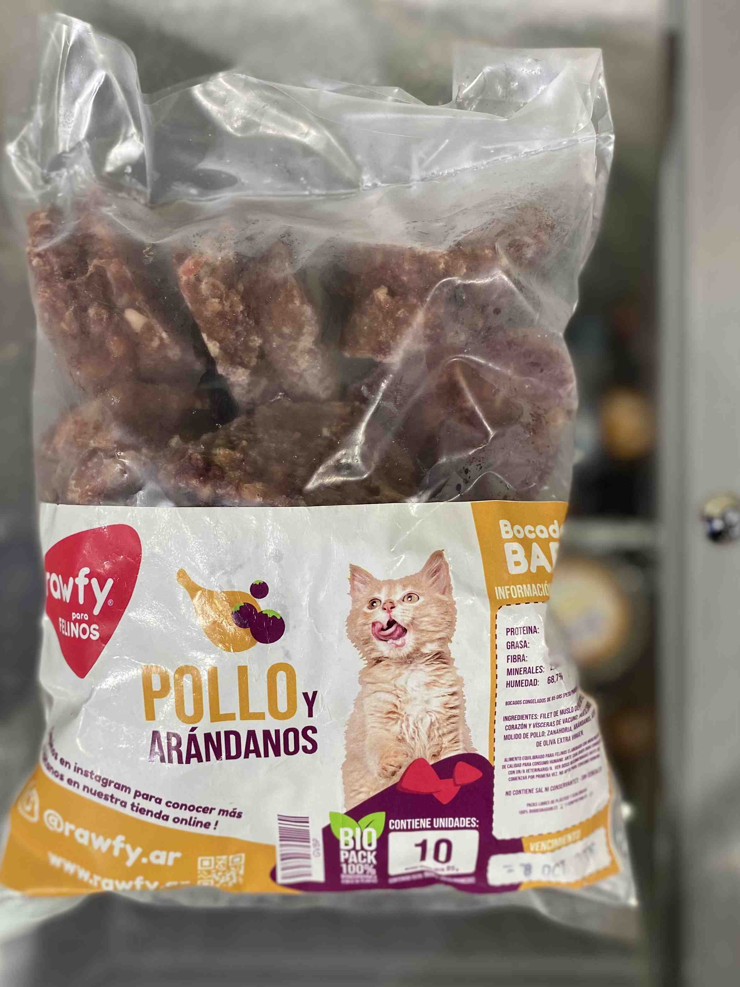 VIANDA GATO RAWFY BARF X 10 UNIDADES POLLO Y ARANDANOS
