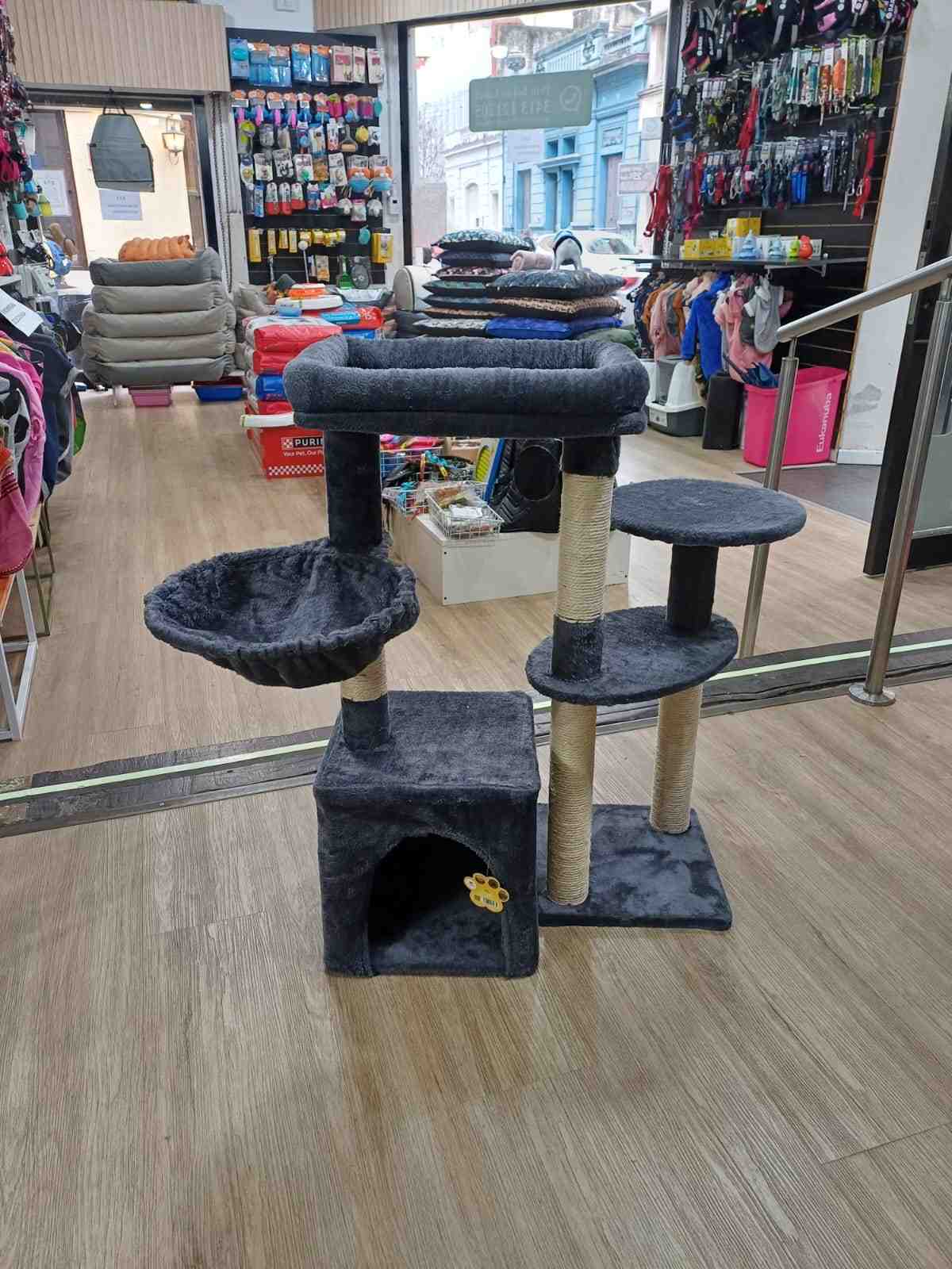 ARBOL RASCADOR GRIS OSCURO 84 CM ALTO 62 ANCHO 42 PROFUNDO
