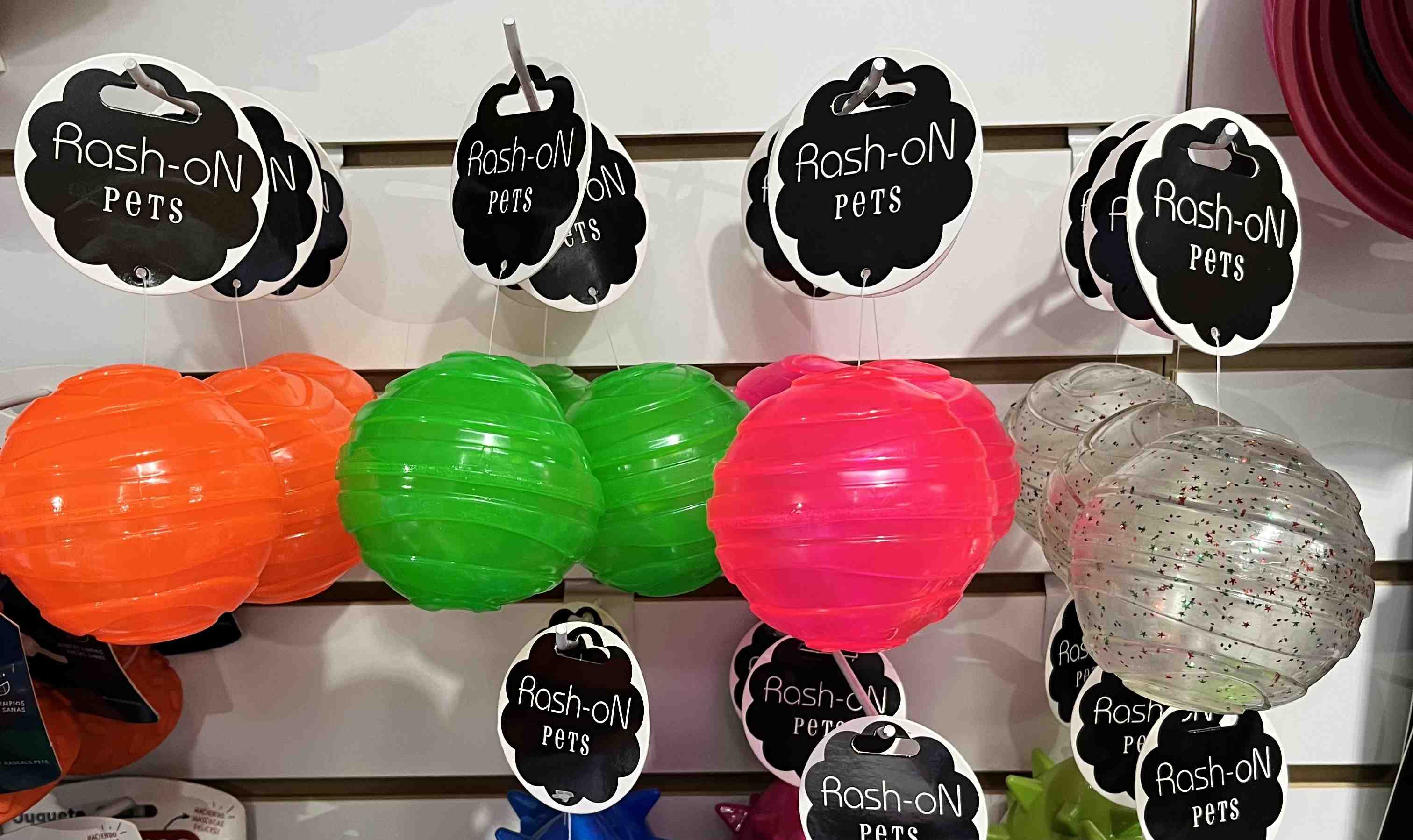 PELOTA CON CHIFLE GRANDE  RESISTENTE RASH ON
