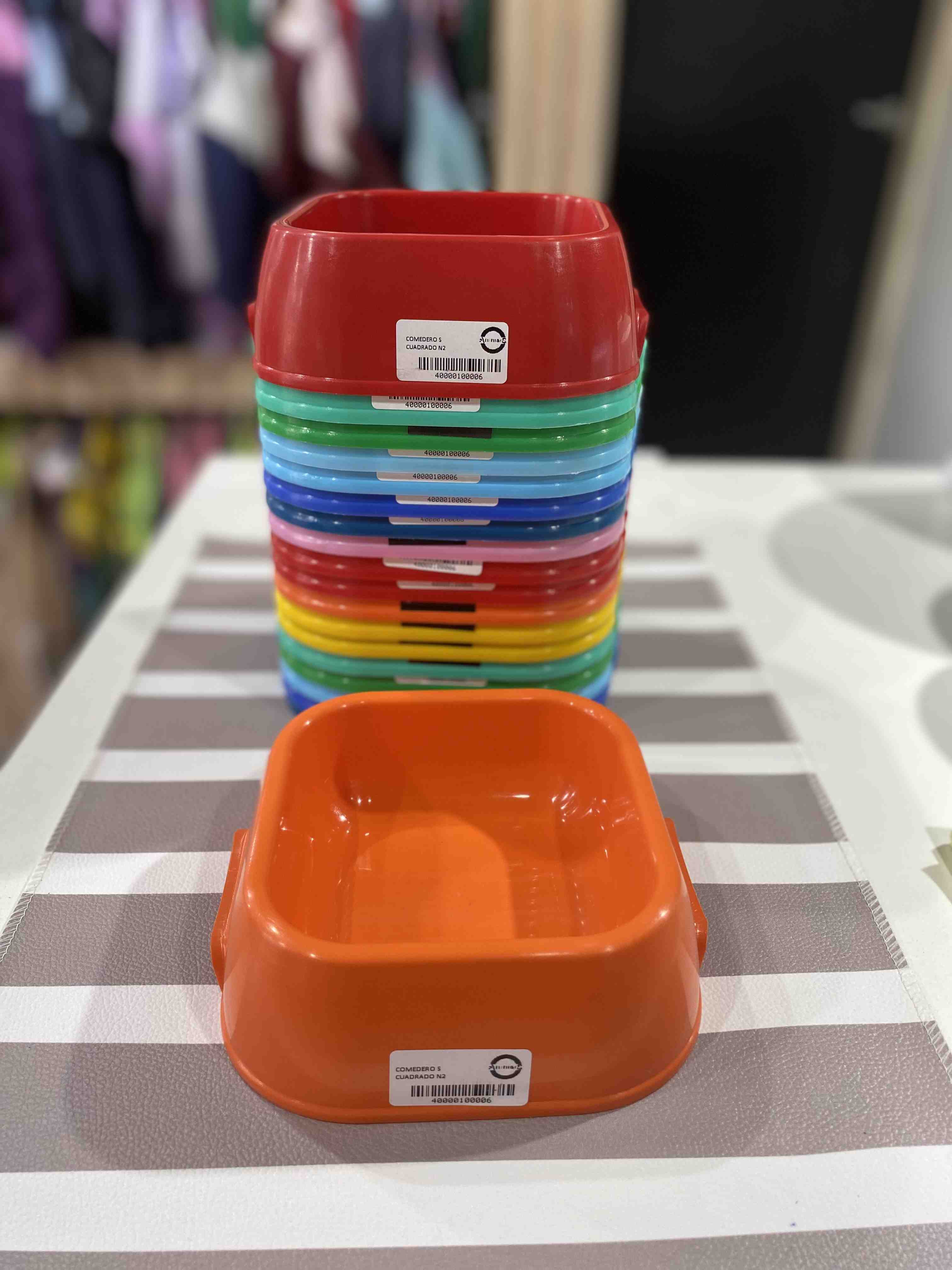 COMEDERO/BEBEDERO CUADRADO DE PLASTICO S 