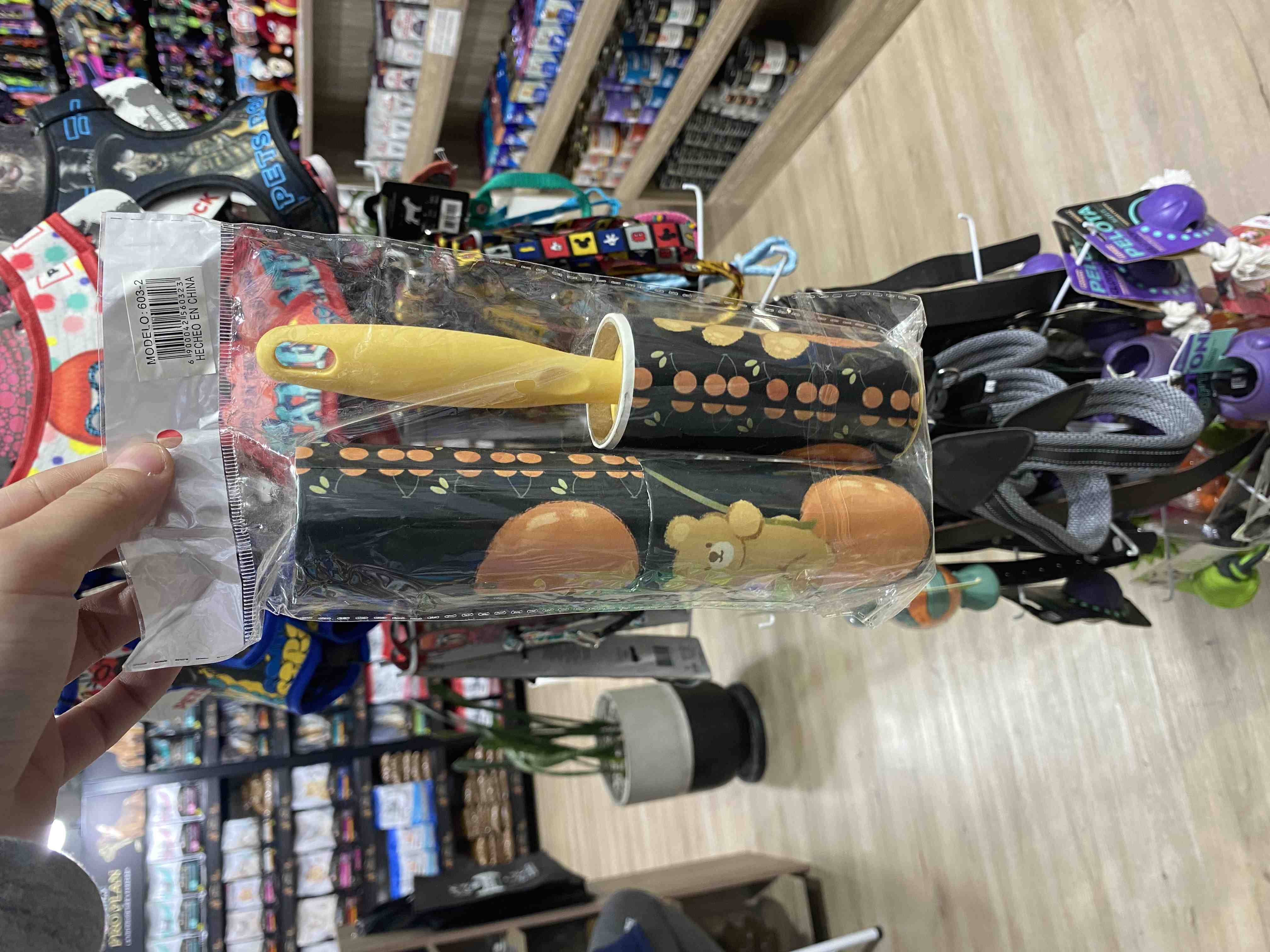 RODILLO SACAPELUSA GIRATORIO CON REPUESTO